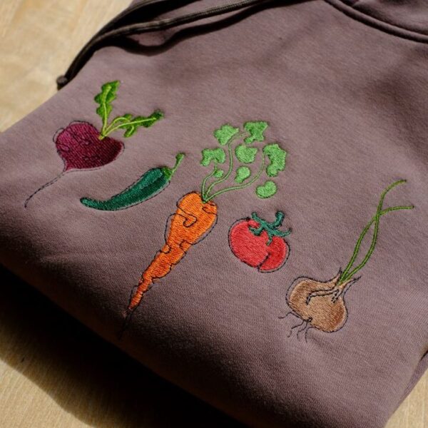 Zöldséges kapucnis pulóver